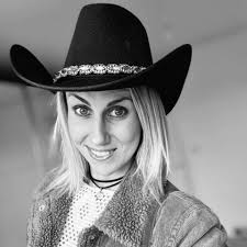 What time should we arrive at Emerald Lake to get a parking spot?