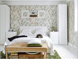 Bagaimana tidak, kamar sebagai ruang paling privat di rumah memang membutuhkan perhatian khusus dari pemiliknya. Desain Kamar Tidur Dengan Wallpaper