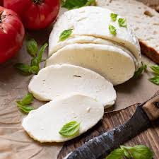 How to Make Homemade Mozzarella Cheese (Easy Recipe)