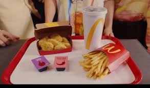 Not only queueing and ordering online through mcdelivery, but army can also order through online taxi services. 70cfsaxzswvn9m