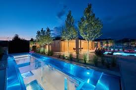 M A G I C A L P O O L Der Edelstahlpool Mit Einem Glasboden Stellte Eine Besondere Herausforderung Fur Die Statiker Und Konstrukte Outdoor Pool Outdoor Pool