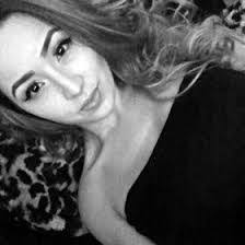 Amanda Roa's Instagram, Twitter & Facebook