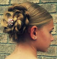 Not only are they easy to recreate but they also take a few minutes to make. 15 Cute Girl Hairstyles From Ordinary To Awesome Make And Takes