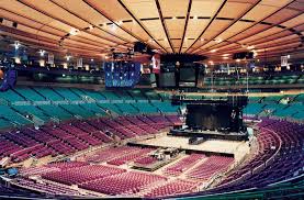 Check spelling or type a new query. Madison Square Garden Concert Crowd Walking Around Blog Dicas Pra Cabelo Cacheado Dicas Pra Cabelo Arquitetura E Design
