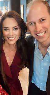 Kate Middleton Photoshop Fiasco: Conspiracy Theory Suggests She Used Her  2016 'Vogue' Magazine Cover Image in Mother's Day Upload ( For Full  Information, Check Link In Comment👇🏻👇🏻)