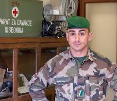 La première en tant que conducteur de véhicules sanitaires léger (vsl). Legion Etrangere On Twitter Blesse En Operation En Centrafrique En 2014 Le Caporal Chef Goncalo Vient De Recevoir Son Decret De Naturalisation Par Le Sang Verse Totalement Remis De Sa Blessure Il