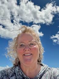 Introduction of a retired kindergarten teacher from northwest Georgia