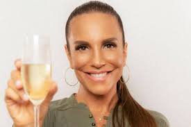 Qual mulher nunca pensou em ser loira? Apos Cobrancas Da Web Ivete Sangalo Se Posiciona Contra O Governo