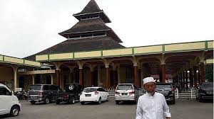 Kita tahu bahwa kebanyakan, model atap kubah hanya diaplikasikan pada desain masjid untuk menunjukkan identitas kesakralannya. Uniknya Arsitektur Masjid Agung Sumedang Ada Sentuhan Budaya Tionghoa Halaman All Tribun Jabar