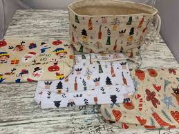 Kain blacu ada dua jenis yaitu kain yang mengalami pemutihan dan yang belum diputihkan sehingga tampak warna aslinya. Tas Pouch Kain Kanvas Blacu Tebal Print Motif Terbaru Agustus 2021 Harga Murah Kualitas Terjamin Blibli