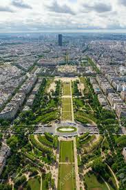 Il campo di marte si raggiunge facilmente, grazie alla sua posizione presso la torre eiffel. Ansicht Von Paris Dem Champ De Mars Der Militarschule Und Montparnasse Turm Tour Maine Montparnasse Vom Eiffelturm Lizenzfreie Fotos Bilder Und Stock Fotografie Image 29467084