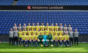 Anthony jung har spillet 145 kampe for brøndby og scoret fire mål fra sin plads i forsvaret. Brondby If Sa Kom Arets Holdfoto I Hus Hvis Du Vil Facebook