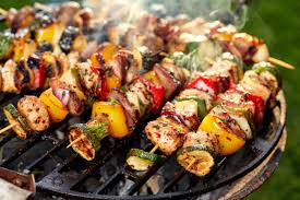 Scoprite cosa vi servirà per non dimenticare nulla, come impostare il menù e quali attrezzature sono necessarie. Come Organizzare Una Grigliata Menu Location Preparazioni E Consigli