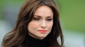 Große beliebtheit erlangte safrankova mit der hauptrolle in dem märchenfilm „drei haselnüsse für aschenbrödel aus dem jahr 1973. An Krebs Gestorben Sophie Ellis Bextor Trauert Um Stiefpapa Promiflash De