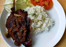 Bukan karena keluak, melainkan dimasak bersama minyak dan bumbu yang melimpah. Cara Gampang Membuat Nasi Bebek Madura Yang Enak Cooking Mama