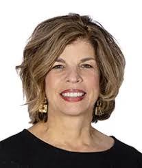 Estella Barber's Instagram, Twitter & Facebook