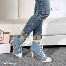En effet cela se trouve être indéniablement le phénomène mode de l'année 2012. Chaussures A Talons En Jeans Style Baskets Cool Et Pratique