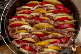 Schichtfleisch Mit Kartoffeln Aus Dem Dutch Oven Bbq Hannover Schichtfleisch Schichtfleisch Rezept Einfache Gerichte