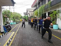 Check spelling or type a new query. Bhabinkamtibmas Latihkan Materi Pbb Dan Beladiri Anggota Satpam Tingkatkan Profesionalisme Polresta Yogyakarta