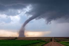 Cioban lovit de trăsnet după. Cea Mai ViolentÄƒ TornadÄƒ Din Istoria Romaniei CaÈ›i Oameni Au Murit Impact