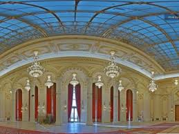 Iesim in strada pentru cei care nu mai sunt printre noi. Ghid La Palatul Parlamentuluimadalina Iancu Explorator Prin Viata