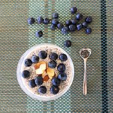 Solo ultimamente però si sono diffusi anche in occidente. Chia Pudding With Blueberries Budino Ai Semi Di Chia Con Mirtilli Briciole