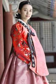 Set during the reign of king sukjong in the joseon dynasty, the story focuses on dong yi, a water maid who gains the trust of queen inhyeon and later the favour of the king when he is moved by her prayers for the health. Review Sinopsis Drama Dong Yi 2010 Episode 1 60 Tamat