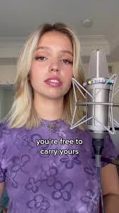 Zoe Mortensen's Instagram, Twitter & Facebook