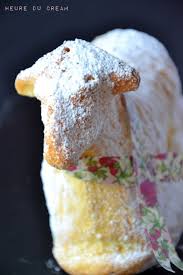 Genereusement Saupoudre De Sucre Glace Le Oster Lammele Comme On L Appelle Ici Evoque Pour Beaucoup Des S Agneau De Paques Alimentation Recette Agneau Pascal