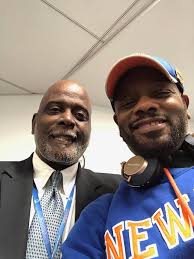 HAPPY Monday FRO FAM!!!! Let's go out & carpé the muthafukin díem!!! LOVE &  HUGS friends!!! 💜🤗 Spend more time with my frenns than my family But  what's better than hanging with