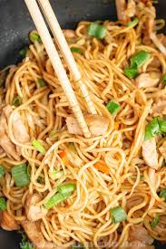 Chicken Chow Mein Recipe How To Make Chinese Stir Fried Noodles With Chicken Quick And Easy Asian In 2020 Chow Mein Recipe Chicken Chow Mein Easy Chow Mein Recipe