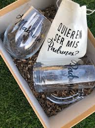 Ser el padrino o la madrina de un niño en un bautizo es un honor muy especial. 20 Ideas De Pedido De Padrinos En 2021 Propuesta De Padrinos Regalos De Padrinos Padrinos