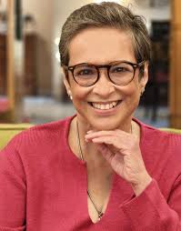 I thought you might like to see the latest adventures of Arya ( now Peggy).  She seems to be settling into her new life nicely 🙃