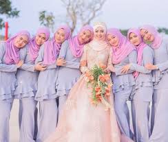 Warna peach ini juga sangat ideal untuk diaplikasikan pada kamar tidurmu. 29 Baju Bridesmaid Menarik Inspirasi Tema Warna Trending