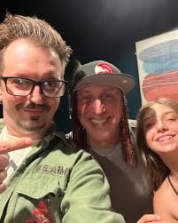 The stars finally aligned last night and I was actually able to own a  business AND get to a show finally to see some of my most long-standing and  dearest brothers. Made