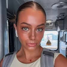 Britney Roach (britneyroach_)