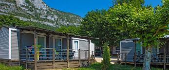 Vacances Les Pieds Dans L Eau Dans Un Camping Avec Piscine A Annecy