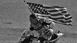 Pilotul american nicky hayden a murit in cursul zilei de azi ca urmare a accidentului rutier petrecut in zona rimini, italia. Nicky Hayden A Incetat Din ViaÈ›Äƒ Pitstops