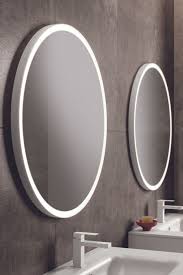 ronde spiegel met witte rand badkamer spiegel witte lambrisering