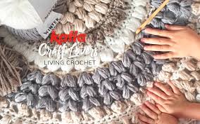 Wenn du den runden teppich häkeln möchtest, verwendest du am besten pflegeleichte, dicke wolle.für diesen häkelteppich wird schachenmayr bravo big verwendet. Living Crochet Zeigt Dir Wie Man Aus Winter Washi Einen Teppich Hakelt