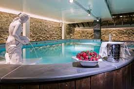 La romagna è la terra del buon vivere e culla dell'enogastronomia. Piscina Termale Picture Of Grand Hotel Terme Roseo Bagno Di Romagna Tripadvisor