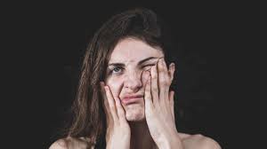 10 Signs You May Have Been Raised by a Narcissist, According to a  Psychologist