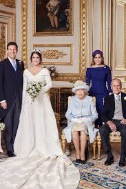 Die besten bilder der hochzeit bist du die queen? die 8 größten lügen der geschichte 9 regeln, die keine königliche dame je brechen würde so offen zeigte prinzessin eugenie ihre narbe im brautkleid! Alle Infos Uber Die Royals Prinzessin Eugenie Hochzeitsfotos Hochzeit Bilder