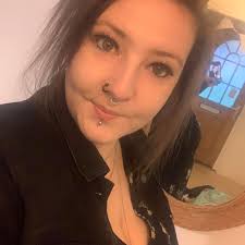 Hello all, I'm looking for a male boa around the 16months -2 years old age  range if anyone knows of any in and around Wiltshire or Hampshire :) full  set up ready