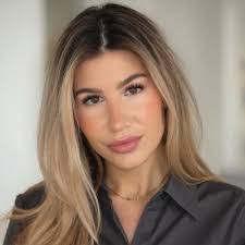 Veronica Zalewski's Instagram, Twitter & Facebook