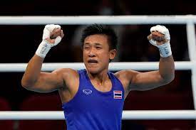 2534 ที่อำเภอไชยวาน จังหวัดอุดรธานี ครอบครัวของเธอเปิดค่าย มวยไทย เพื่อฝึกสอน. U0qs4pwljgi7bm