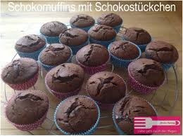 Dies ist besonders hilfreich, wenn ohne öl oder mit vollkornmehl gebacken wird. Schoko Muffins Mit Schokostuckchen Sandras Kochblog