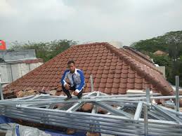 Pasang atap baja ringan dan genteng beton perumahan komersial. Cara Pasang Rangka Atap Baja Ringan Jayawan