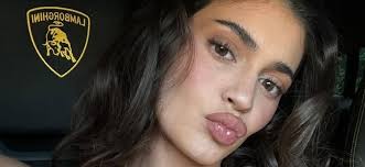 Kylie Jenner Shows Off Abs In New Khy Workout Set