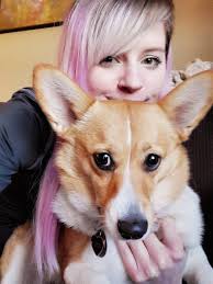 Kiki disapproves because this ain't her angle 📸 IG: Kiki.thecorgigi